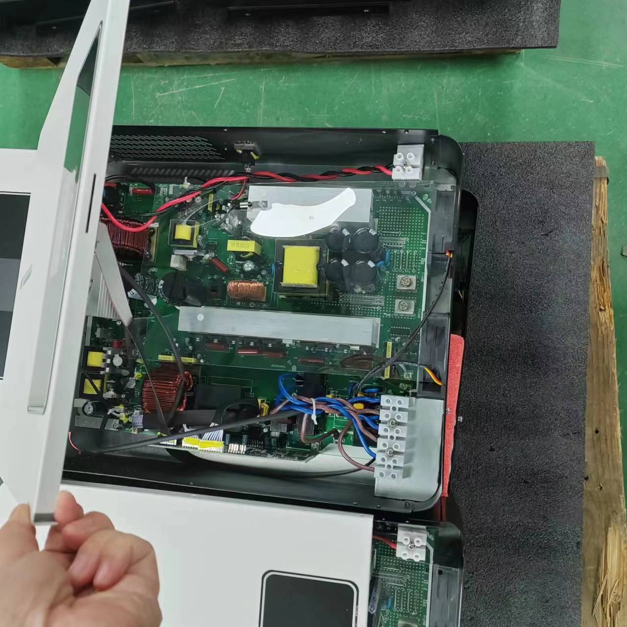 NEXT ECO 6.2KW 120A แรงดันไฟฟ้าอินพุต PV สูงไม่มีแบตเตอรี่ Mppt Hybrid Inverter